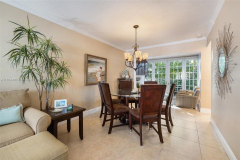 Townhouse in Lauderdale-by-the-Sea, Florida 2 bedrooms, 136.85 sq.m. № 1348894 - photo 5