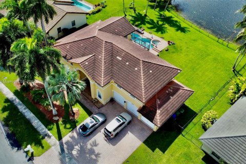 Villa ou maison à vendre à Pembroke Pines, Floride: 5 chambres, 326.46 m2 № 1348967 - photo 6