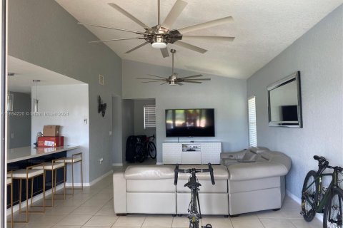 Casa en venta en Pembroke Pines, Florida, 5 dormitorios, 326.46 m2 № 1348967 - foto 12