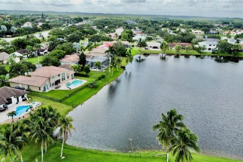 Villa ou maison à vendre à Pembroke Pines, Floride: 5 chambres, 326.46 m2 № 1348967 - photo 10