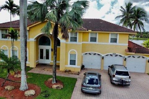 Villa ou maison à vendre à Pembroke Pines, Floride: 5 chambres, 326.46 m2 № 1348967 - photo 4