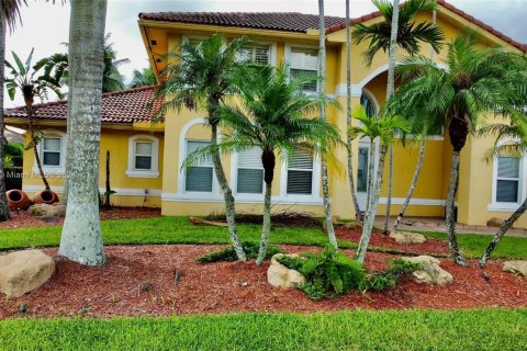 Villa ou maison à vendre à Pembroke Pines, Floride: 5 chambres, 326.46 m2 № 1348967 - photo 1