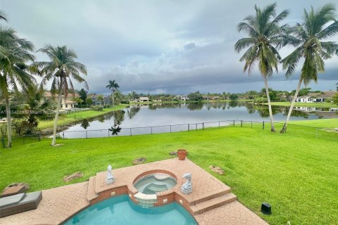 Villa ou maison à vendre à Pembroke Pines, Floride: 5 chambres, 326.46 m2 № 1348967 - photo 9