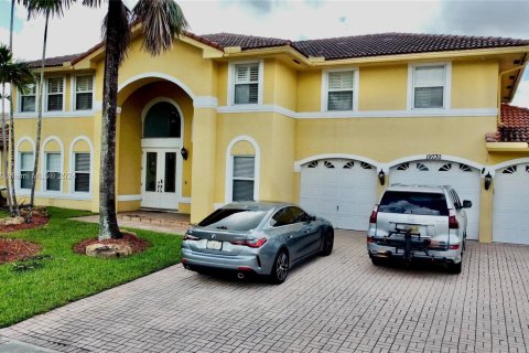 Villa ou maison à vendre à Pembroke Pines, Floride: 5 chambres, 326.46 m2 № 1348967 - photo 3