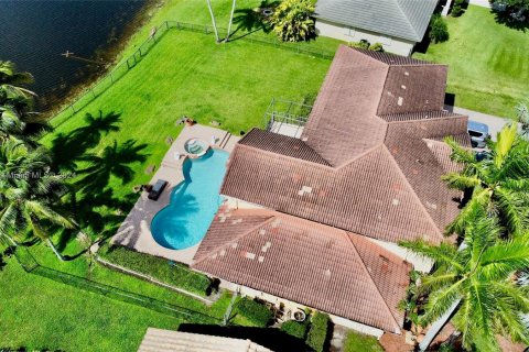 Villa ou maison à vendre à Pembroke Pines, Floride: 5 chambres, 326.46 m2 № 1348967 - photo 7