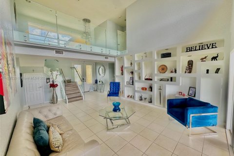 Villa ou maison à vendre à Pembroke Pines, Floride: 5 chambres, 326.46 m2 № 1348967 - photo 16