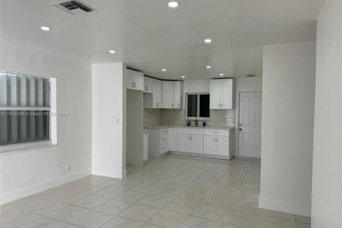 Casa en alquiler en Dania Beach, Florida, 2 dormitorios, 161.09 m2 № 1348895 - foto 8