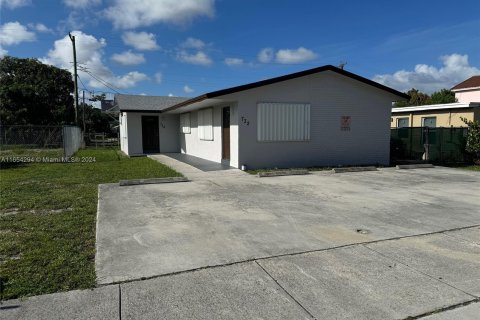 Villa ou maison à louer à Dania Beach, Floride: 2 chambres, 161.09 m2 № 1348895 - photo 1