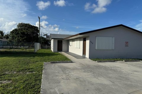 Villa ou maison à louer à Dania Beach, Floride: 2 chambres, 161.09 m2 № 1348895 - photo 3