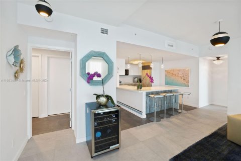 Condo in Miami Beach, Florida, 4 bedrooms  № 1348844 - photo 25