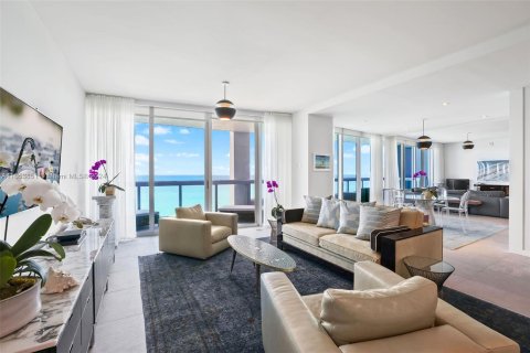 Condo in Miami Beach, Florida, 4 bedrooms  № 1348844 - photo 1