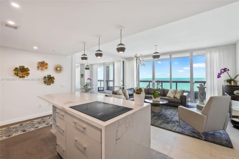 Condo in Miami Beach, Florida, 4 bedrooms  № 1348844 - photo 11