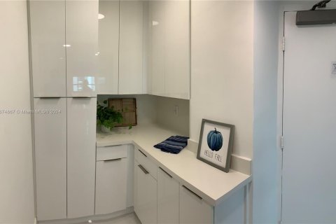 Condominio en venta en Miami Beach, Florida, 37.16 m2 № 1398455 - foto 9