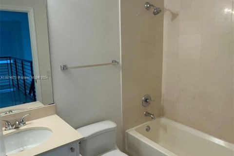 Condo in Miami, Florida, 1 bedroom  № 1398456 - photo 9