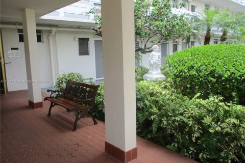 Condo in Aventura, Florida, 1 bedroom  № 1385908 - photo 10