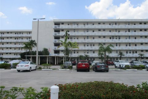 Copropriété à vendre à Aventura, Floride: 1 chambre, 71.35 m2 № 1385908 - photo 1