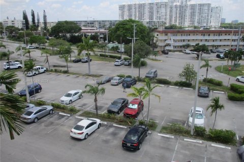 Condo in Aventura, Florida, 1 bedroom  № 1385908 - photo 16