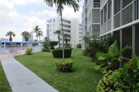 Condo in Aventura, Florida, 1 bedroom  № 1385908 - photo 20