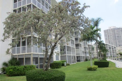 Condo in Aventura, Florida, 1 bedroom  № 1385908 - photo 19