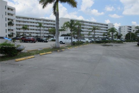 Condo in Aventura, Florida, 1 bedroom  № 1385908 - photo 4