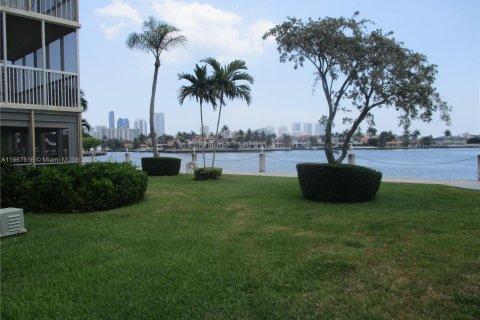 Condo in Aventura, Florida, 1 bedroom  № 1385908 - photo 23