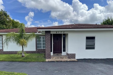 Villa ou maison à vendre à Tamarac, Floride: 4 chambres, 196.3 m2 № 1385909 - photo 1