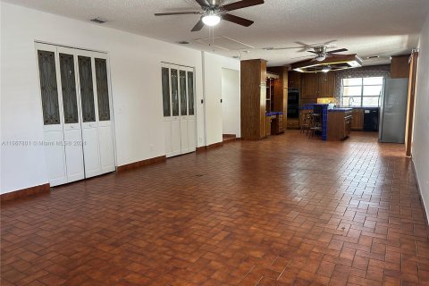 Casa en venta en Tamarac, Florida, 4 dormitorios, 196.3 m2 № 1385909 - foto 15