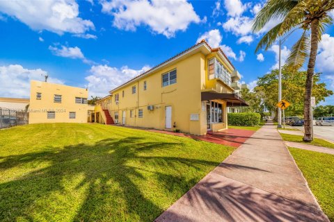 Купить коммерческую недвижимость в Майами-Бич, Флорида № 1017815 - фото 1