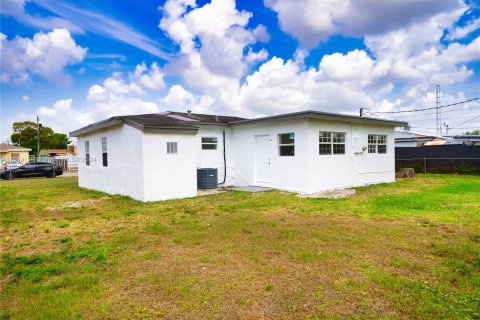 Casa en venta en Miami Gardens, Florida, 3 dormitorios, 86.96 m2 № 1331499 - foto 21