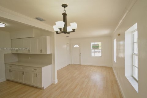 Casa en venta en Miami Gardens, Florida, 3 dormitorios, 86.96 m2 № 1331499 - foto 4