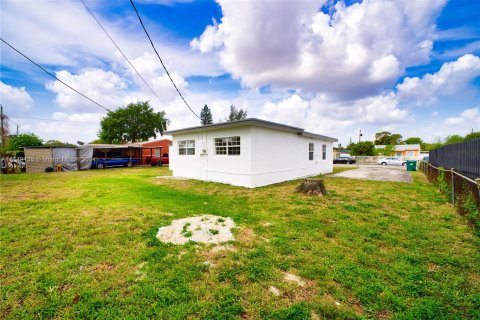 Casa en venta en Miami Gardens, Florida, 3 dormitorios, 86.96 m2 № 1331499 - foto 18