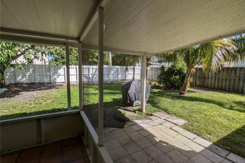 House in Hollywood, Florida 2 bedrooms, 123.93 sq.m. № 1396782 - photo 21