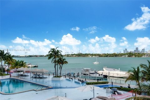 Copropriété à vendre à Miami Beach, Floride: 2 chambres, 111.2 m2 № 1396820 - photo 1