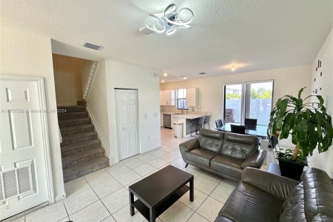 Townhouse in Hialeah, Florida 3 bedrooms, 127.83 sq.m. № 1023803 - photo 12