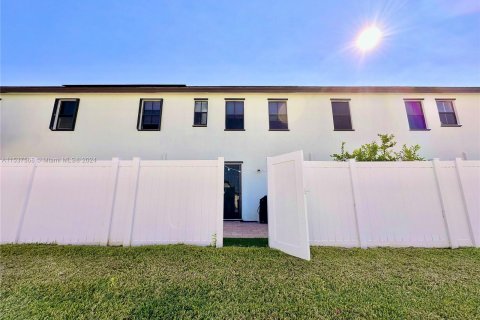 Townhouse in Hialeah, Florida 3 bedrooms, 127.83 sq.m. № 1023803 - photo 25
