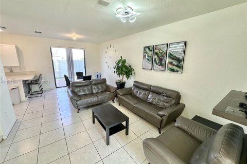 Townhouse in Hialeah, Florida 3 bedrooms, 127.83 sq.m. № 1023803 - photo 11