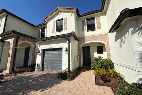 Townhouse in Hialeah, Florida 3 bedrooms, 127.83 sq.m. № 1023803 - photo 8