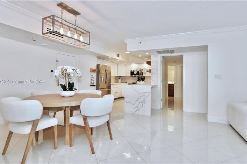 Condominio en venta en Aventura, Florida, 2 dormitorios, 109.9 m2 № 1402604 - foto 2