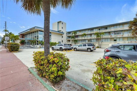 Studio in the Condo in Miami Beach, Florida  № 1408382 - photo 1