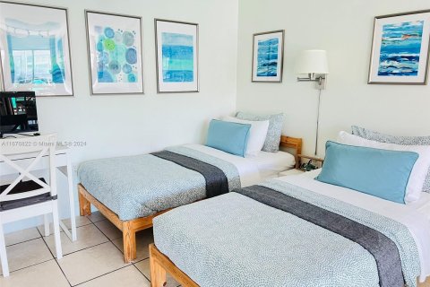 Condo in Miami Beach, Florida, 1 bedroom  № 1408344 - photo 11