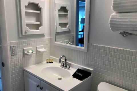 Condo in Miami Beach, Florida, 1 bedroom  № 1408344 - photo 19