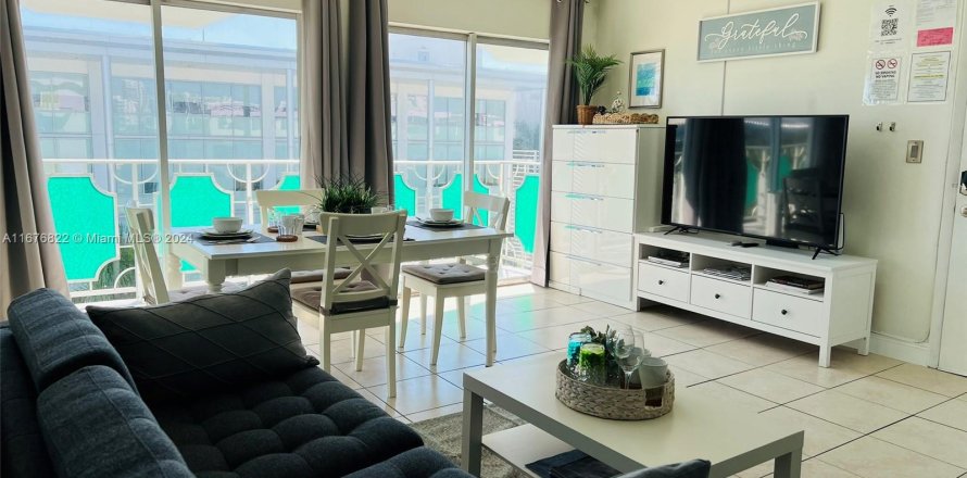 Condo in Miami Beach, Florida, 1 bedroom  № 1408344