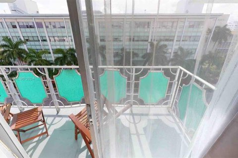 Condo in Miami Beach, Florida, 1 bedroom  № 1408344 - photo 30