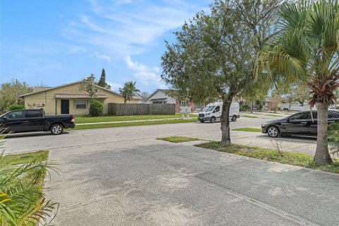 Townhouse in Brandon, Florida 2 bedrooms, 78.6 sq.m. № 1067423 - photo 28