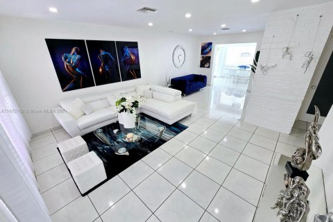 Casa en venta en Hollywood, Florida, 4 dormitorios, 123.56 m2 № 1394811 - foto 3