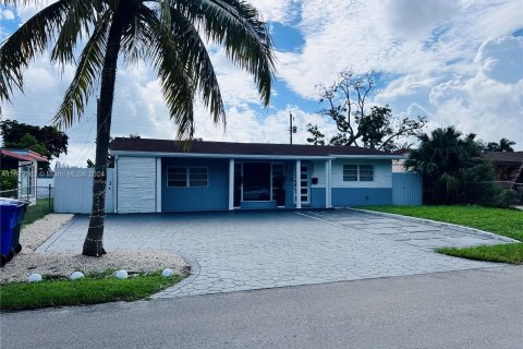 Casa en venta en Hollywood, Florida, 4 dormitorios, 123.56 m2 № 1394811 - foto 1