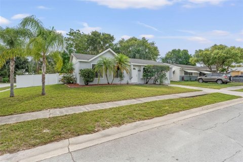 House in New Port Richey, Florida 3 bedrooms, 88.44 sq.m. № 1381038 - photo 2