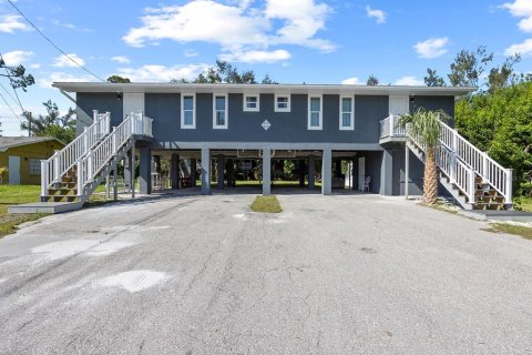 Купить коммерческую недвижимость в Порт-Шарлотт, Флорида 4 спальни, 176.89м2, № 1024765 - фото 3