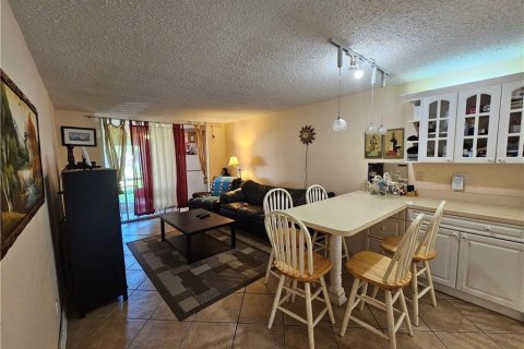 Condo in Sunrise, Florida, 1 bedroom  № 1054813 - photo 14