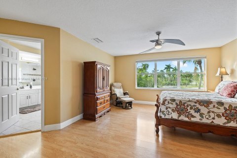 House in Pembroke Pines, Florida 4 bedrooms, 251.67 sq.m. № 1360489 - photo 20